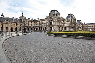 KK官方对战平台新图推荐，僵尸围城危机四伏，一人一狗艰难求生